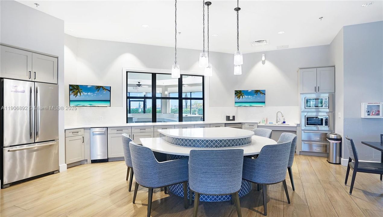 For Sale: $750,000 (4 beds, 2 baths, 2377 Square Feet)