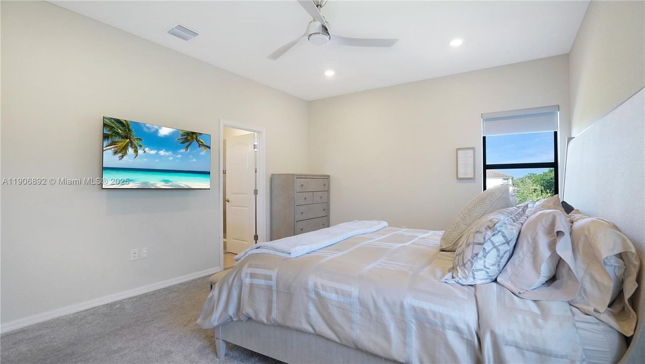 For Sale: $750,000 (4 beds, 2 baths, 2377 Square Feet)