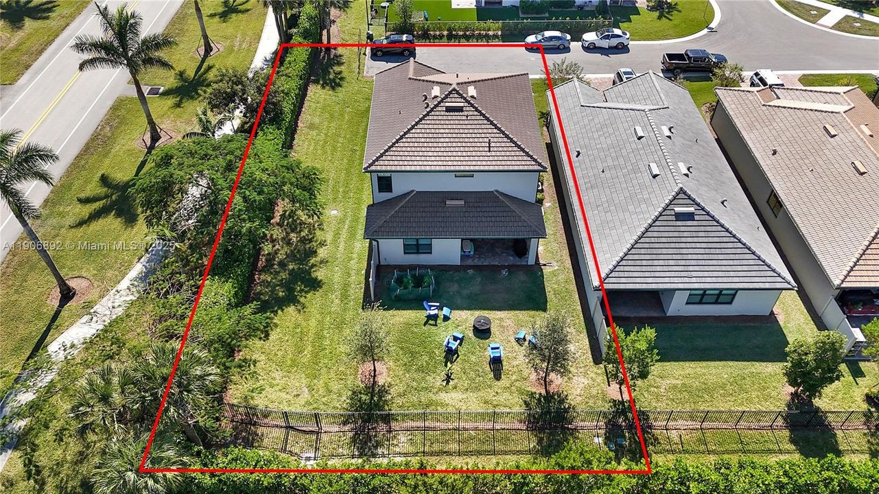 For Sale: $750,000 (4 beds, 2 baths, 2377 Square Feet)