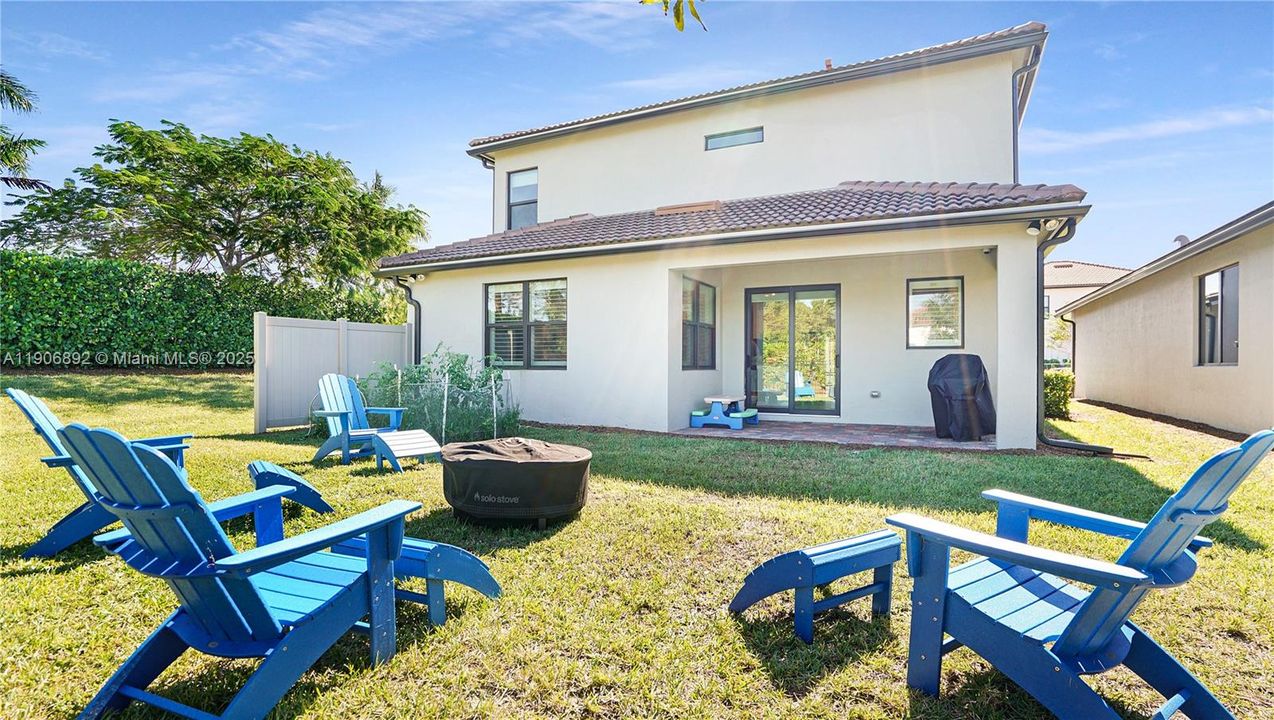 For Sale: $750,000 (4 beds, 2 baths, 2377 Square Feet)