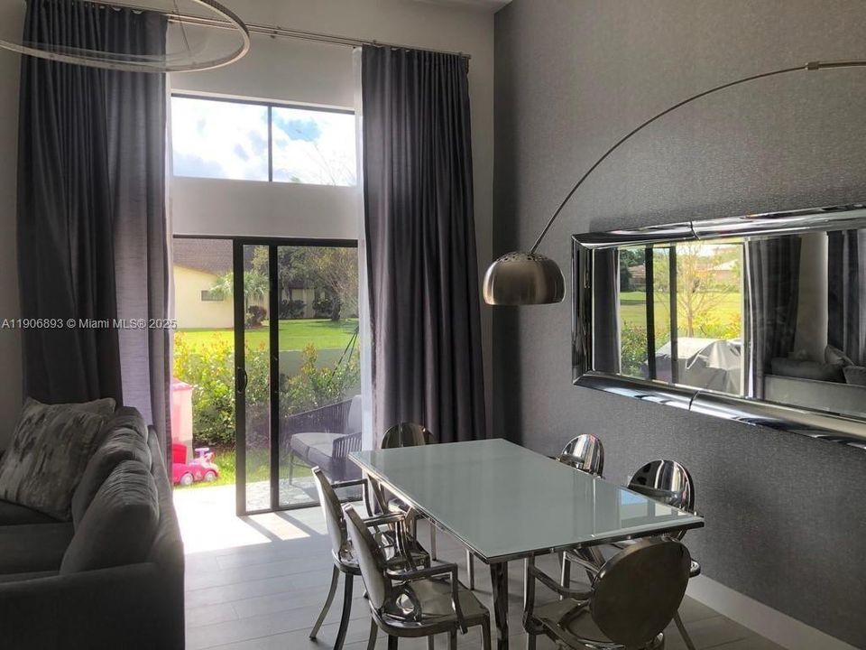 En Venta: $459,900 (2 camas, 2 baños, 1520 Pies cuadrados)