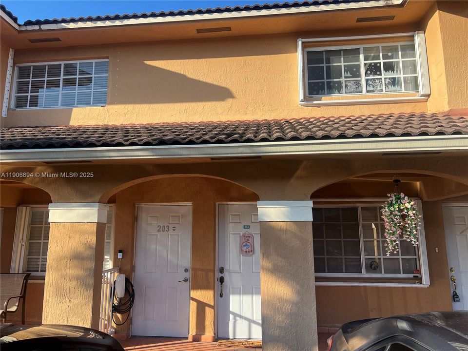 En Venta: $355,000 (2 camas, 2 baños, 1080 Pies cuadrados)