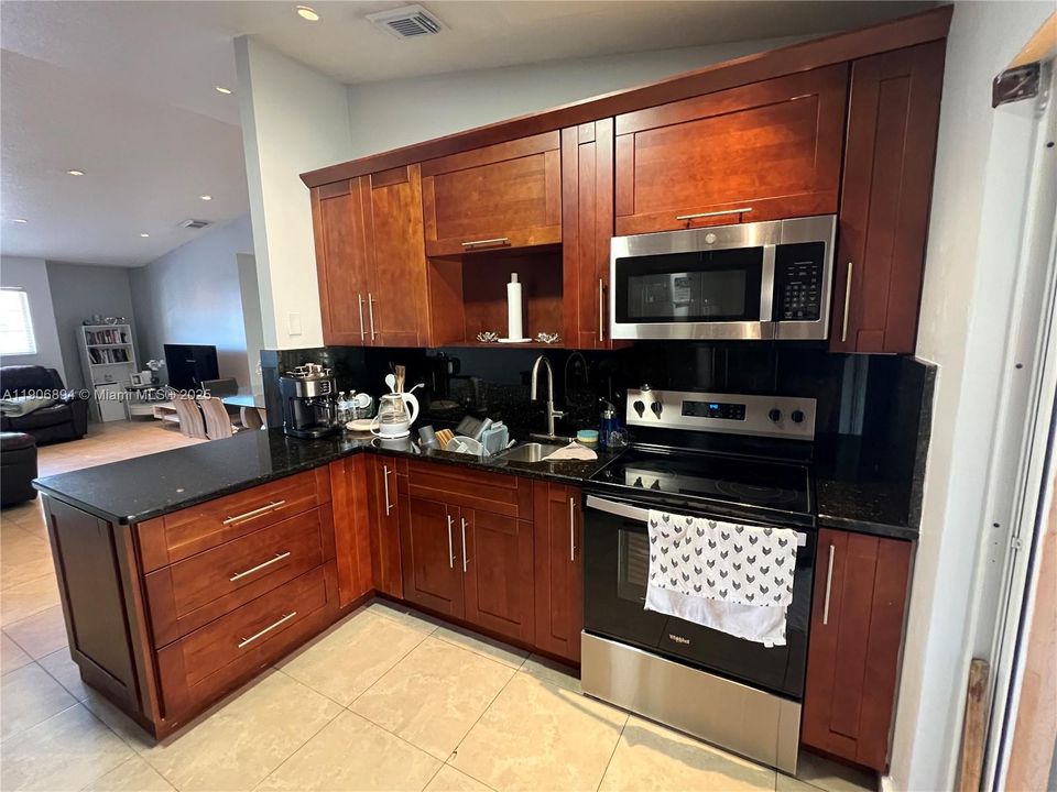 En Venta: $355,000 (2 camas, 2 baños, 1080 Pies cuadrados)