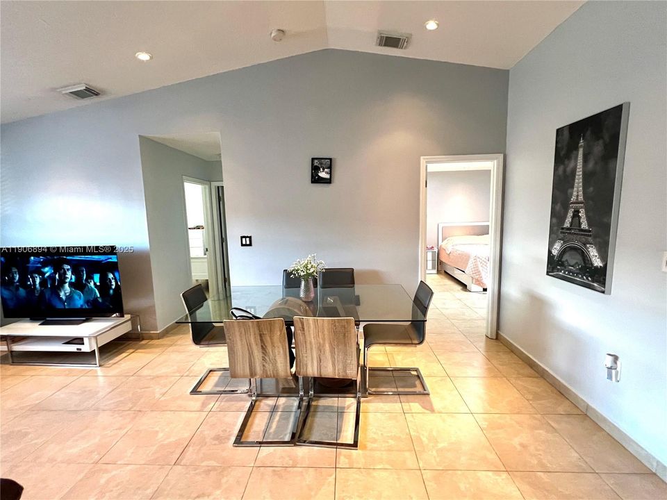 En Venta: $355,000 (2 camas, 2 baños, 1080 Pies cuadrados)