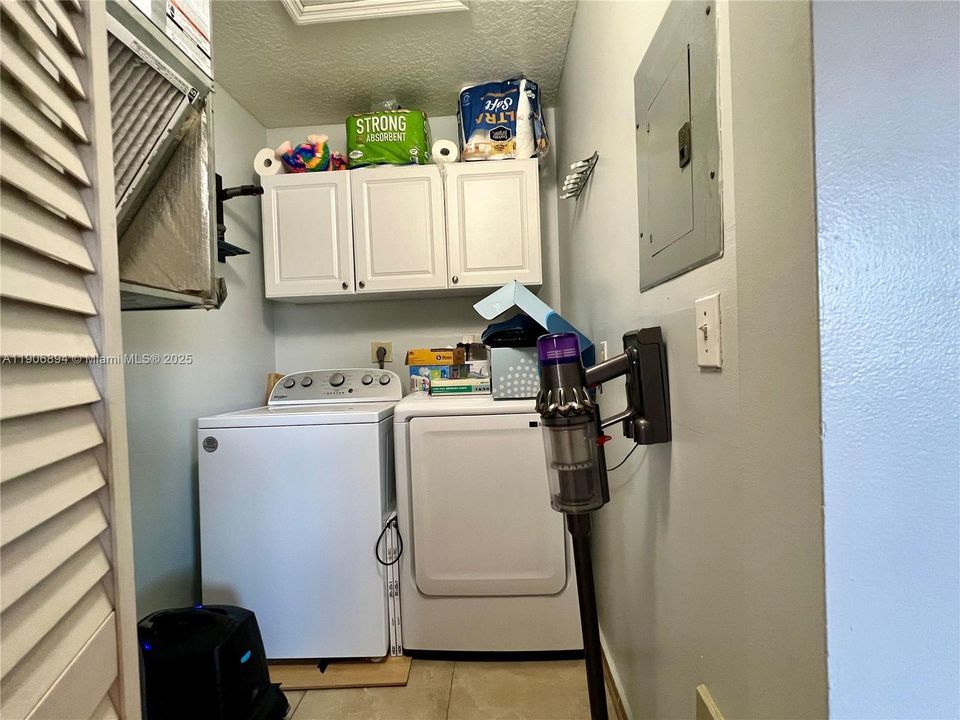 En Venta: $355,000 (2 camas, 2 baños, 1080 Pies cuadrados)