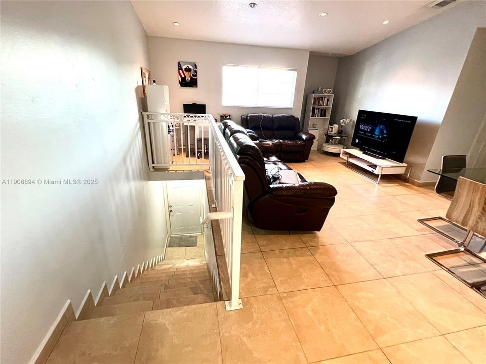 En Venta: $355,000 (2 camas, 2 baños, 1080 Pies cuadrados)