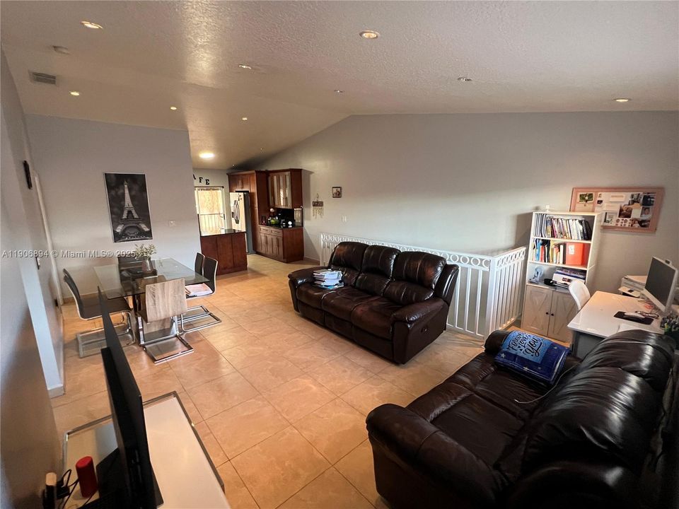 En Venta: $355,000 (2 camas, 2 baños, 1080 Pies cuadrados)