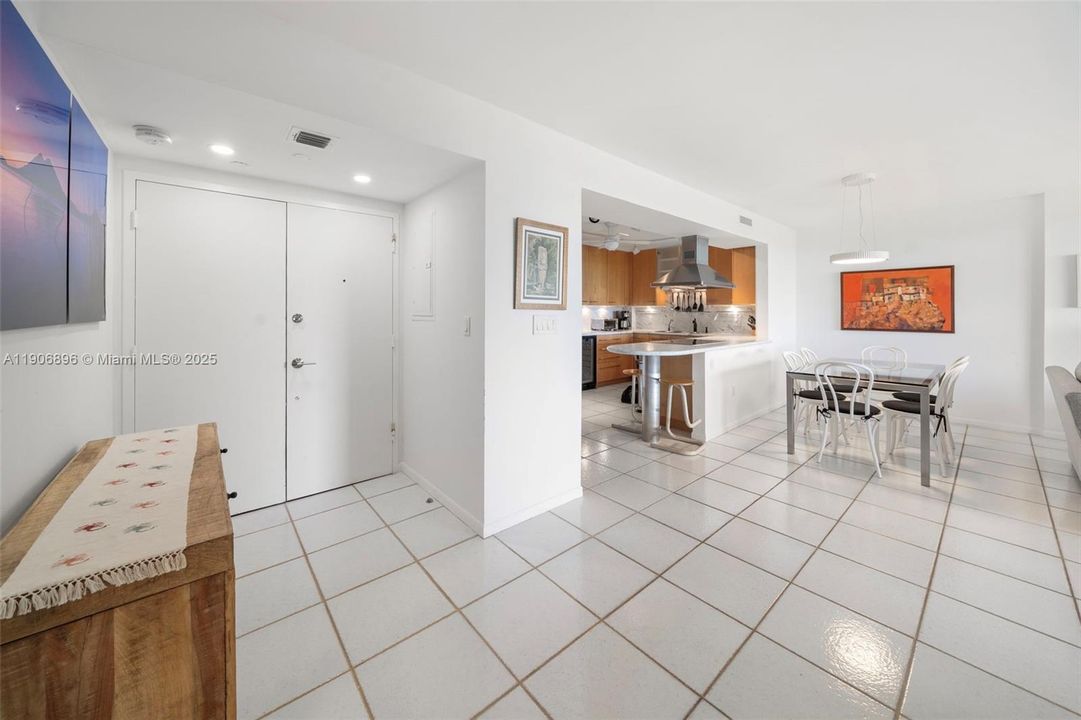 For Rent: $6,500 (2 beds, 2 baths, 1260 Square Feet)