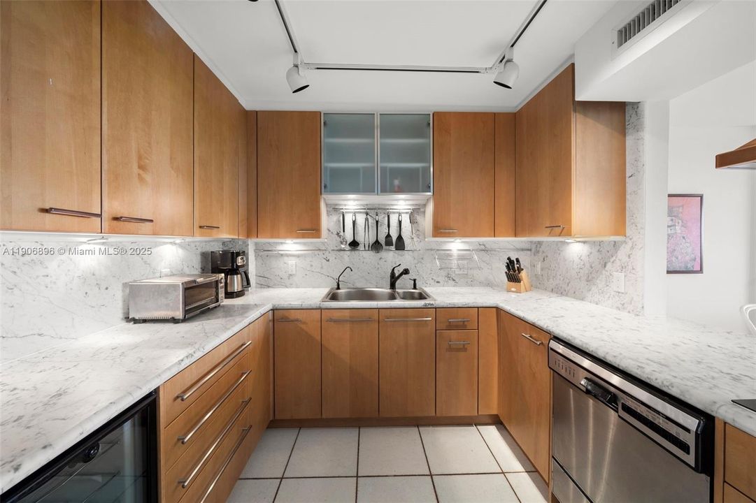 For Rent: $6,500 (2 beds, 2 baths, 1260 Square Feet)