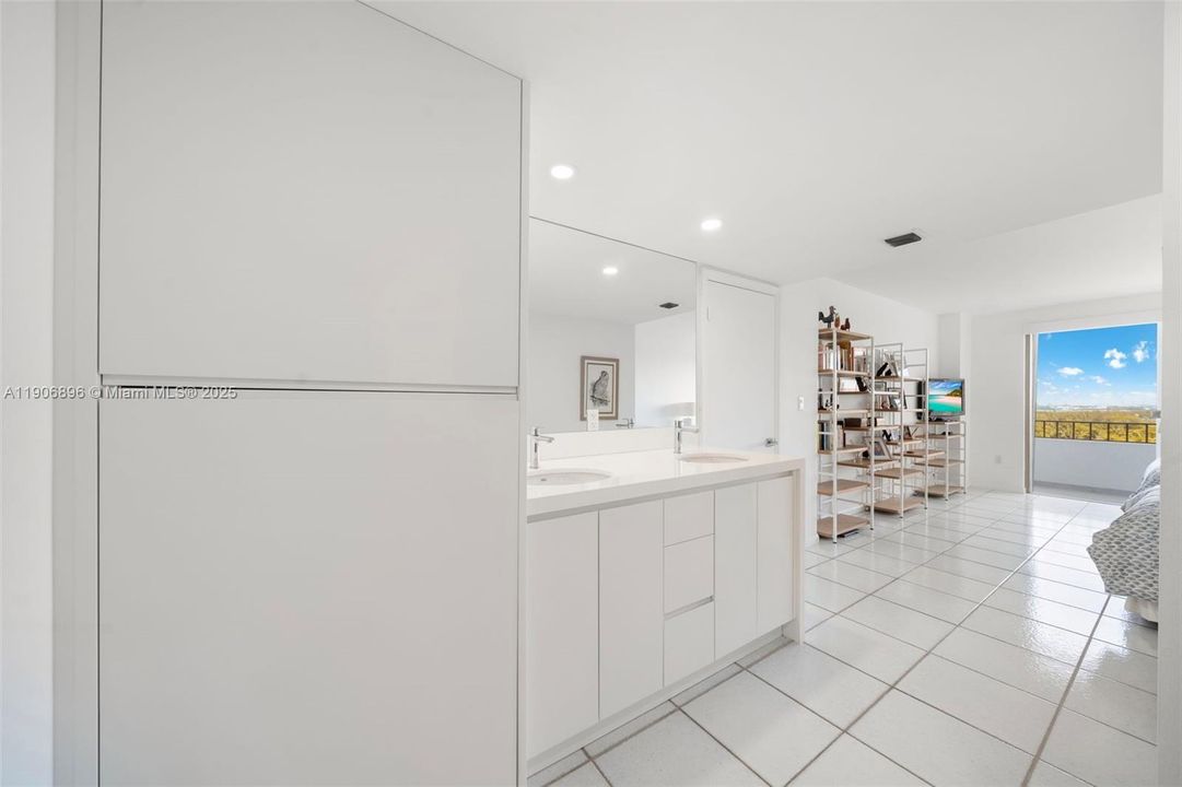 For Rent: $6,500 (2 beds, 2 baths, 1260 Square Feet)