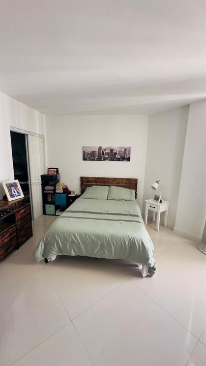 出租: $3,950 (3 贝兹, 2 浴室, 1406 平方英尺)