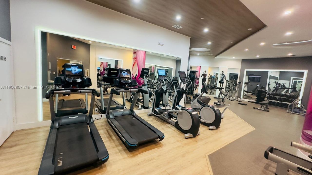 出租: $3,950 (3 贝兹, 2 浴室, 1406 平方英尺)