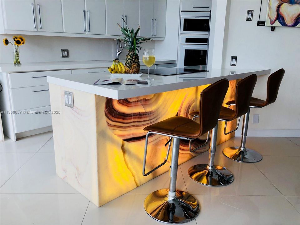 出租: $3,950 (3 贝兹, 2 浴室, 1406 平方英尺)