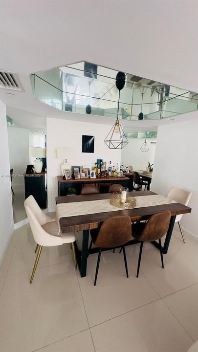 出租: $3,950 (3 贝兹, 2 浴室, 1406 平方英尺)