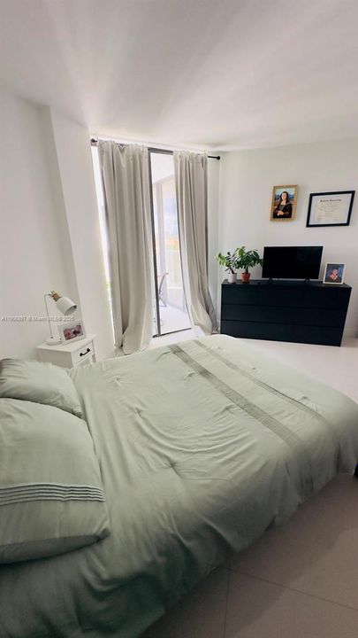 出租: $3,950 (3 贝兹, 2 浴室, 1406 平方英尺)