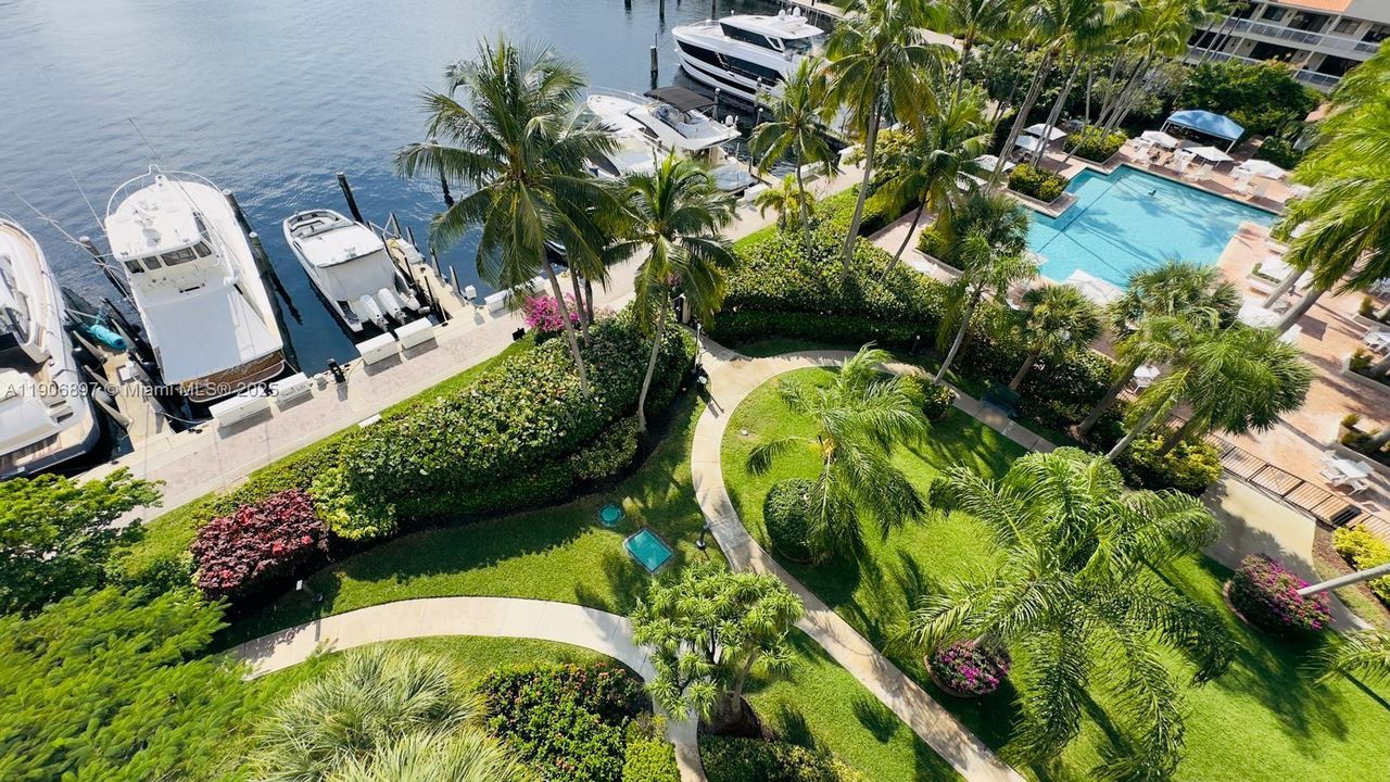 出租: $3,950 (3 贝兹, 2 浴室, 1406 平方英尺)