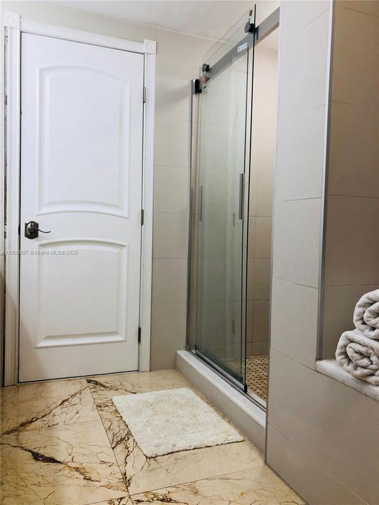 出租: $3,950 (3 贝兹, 2 浴室, 1406 平方英尺)