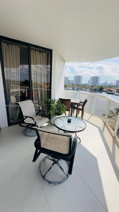 出租: $3,950 (3 贝兹, 2 浴室, 1406 平方英尺)