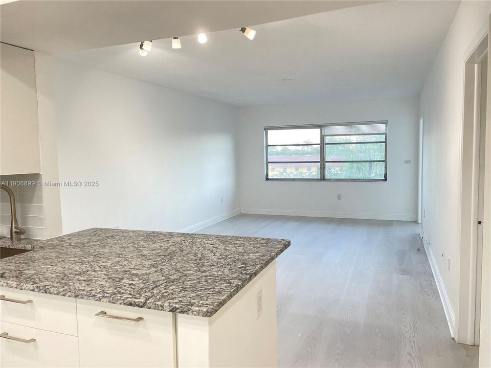 Recently Rented: $1,800 (1 beds, 1 baths, 800 Square Feet)