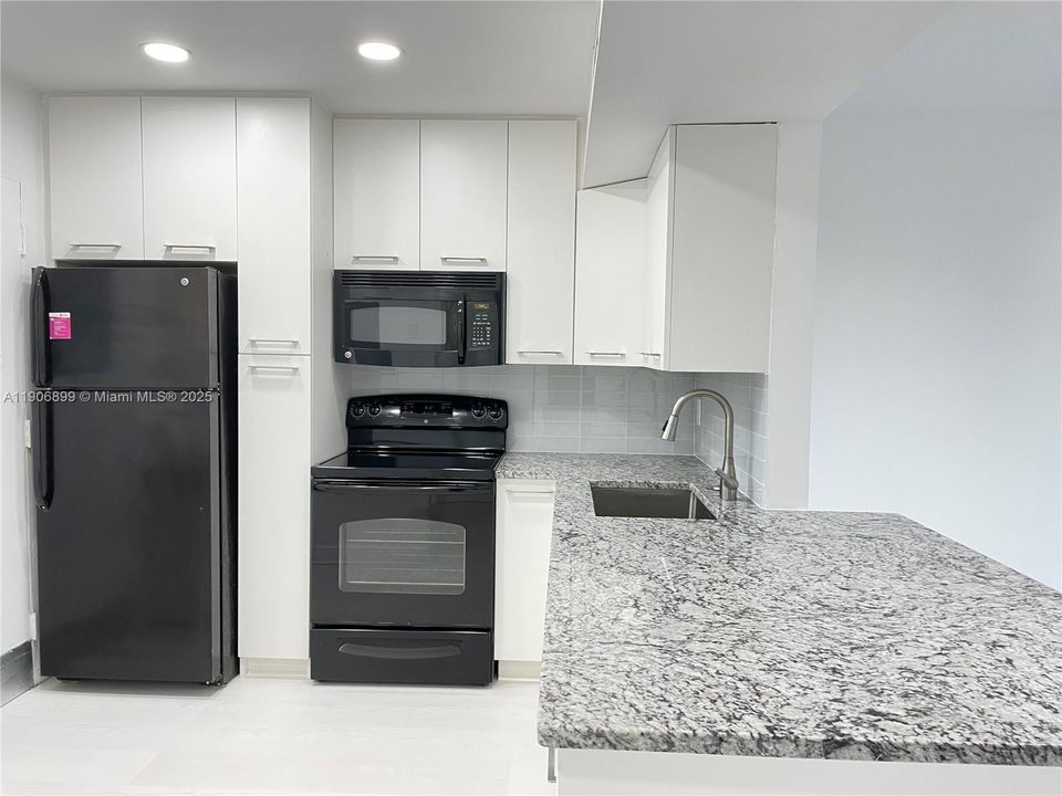 Recently Rented: $1,800 (1 beds, 1 baths, 800 Square Feet)