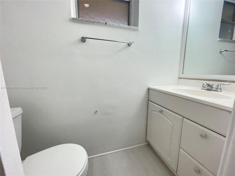 Recently Rented: $1,800 (1 beds, 1 baths, 800 Square Feet)