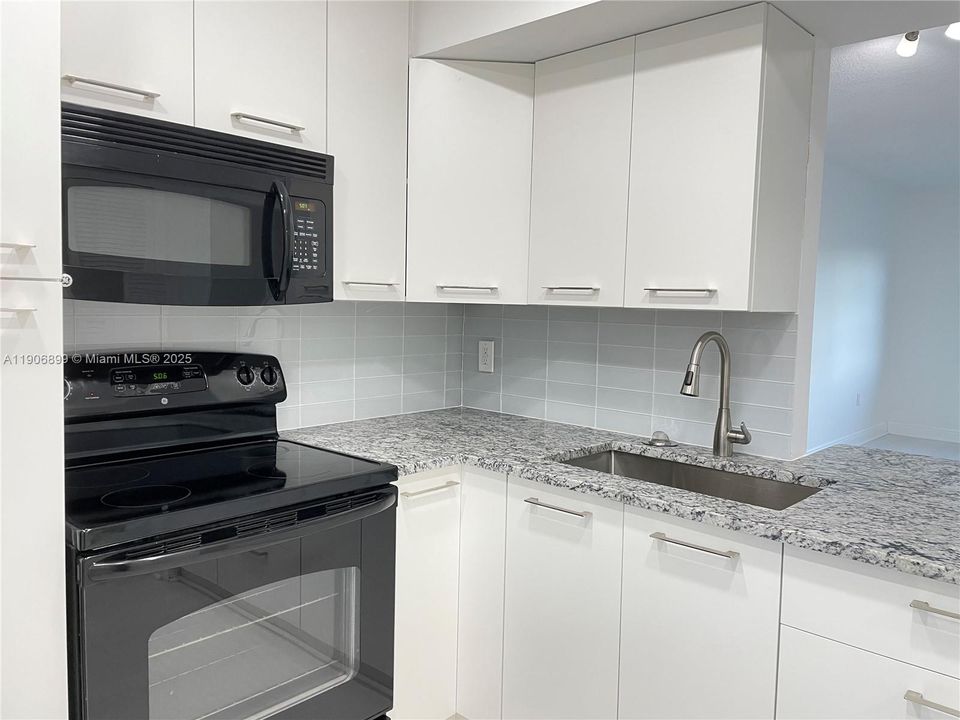 Recently Rented: $1,800 (1 beds, 1 baths, 800 Square Feet)