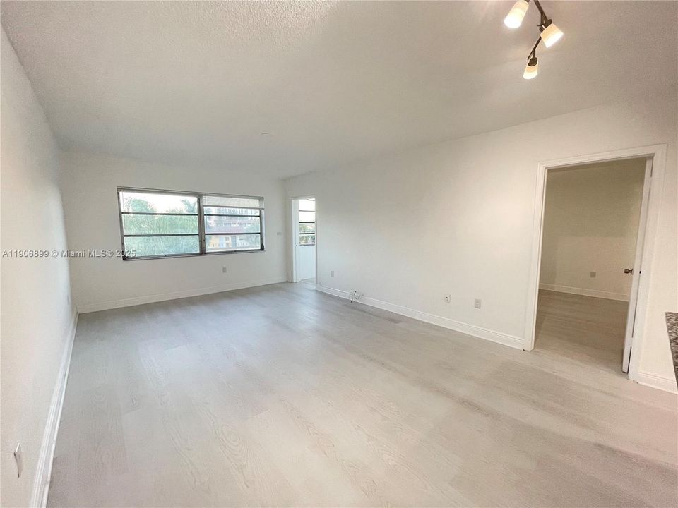 Recently Rented: $1,800 (1 beds, 1 baths, 800 Square Feet)