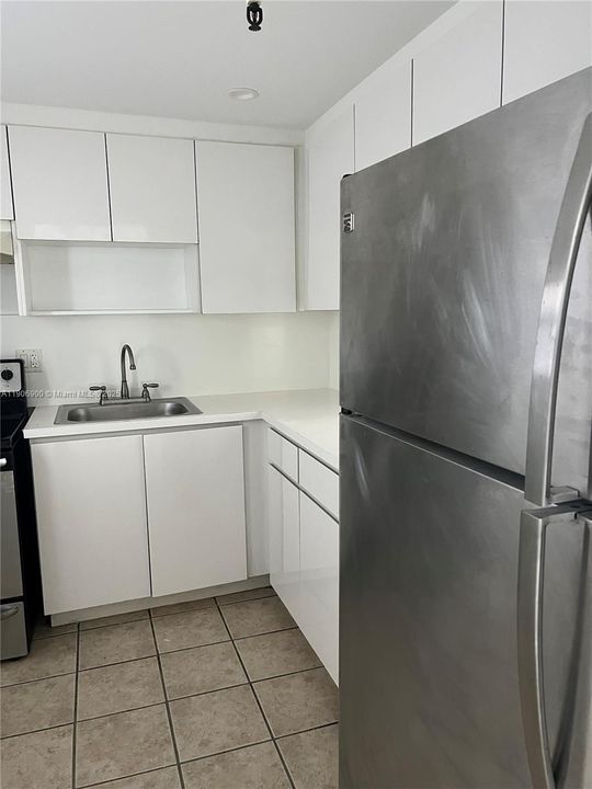 For Rent: $2,400 (2 beds, 2 baths, 1050 Square Feet)