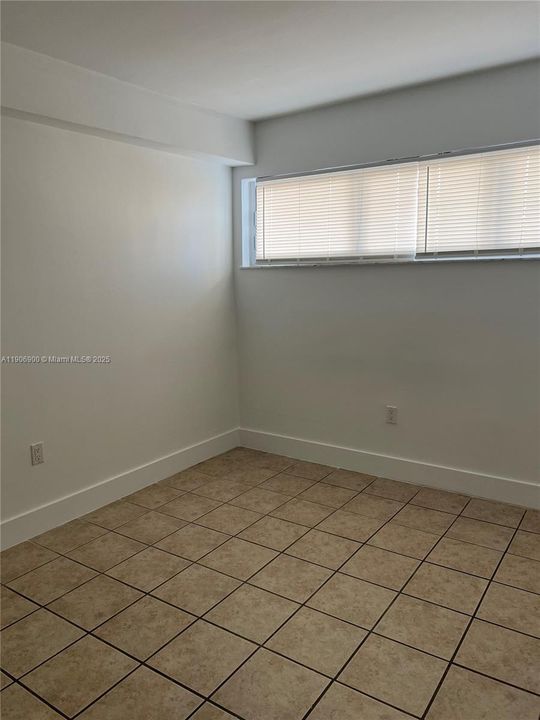 For Rent: $2,400 (2 beds, 2 baths, 1050 Square Feet)