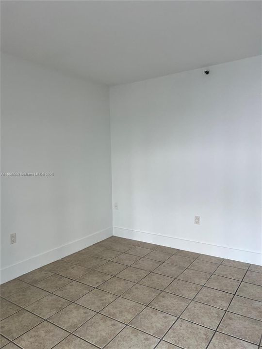 For Rent: $2,400 (2 beds, 2 baths, 1050 Square Feet)