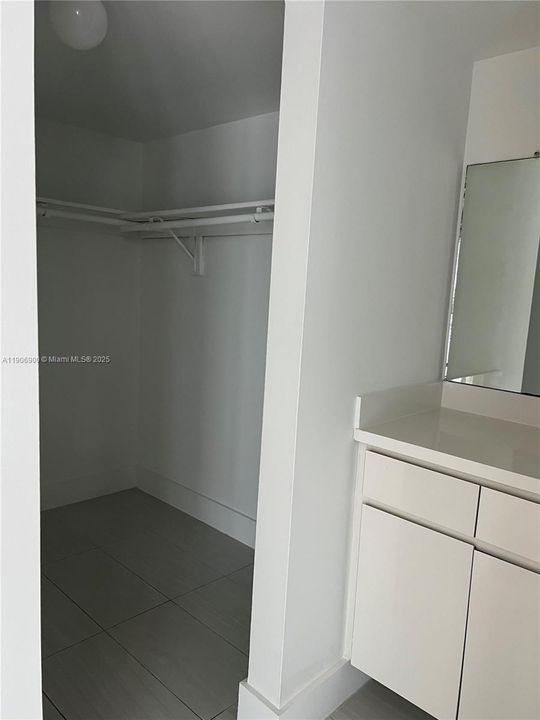 For Rent: $2,400 (2 beds, 2 baths, 1050 Square Feet)