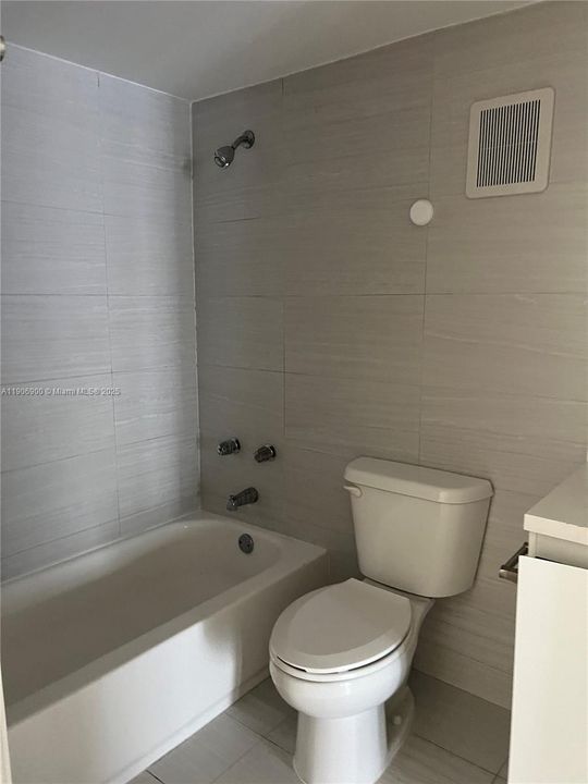 For Rent: $2,400 (2 beds, 2 baths, 1050 Square Feet)