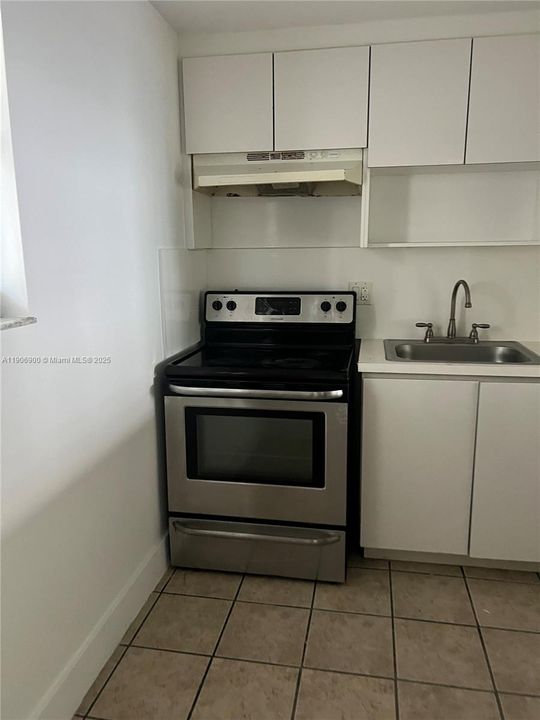 For Rent: $2,400 (2 beds, 2 baths, 1050 Square Feet)