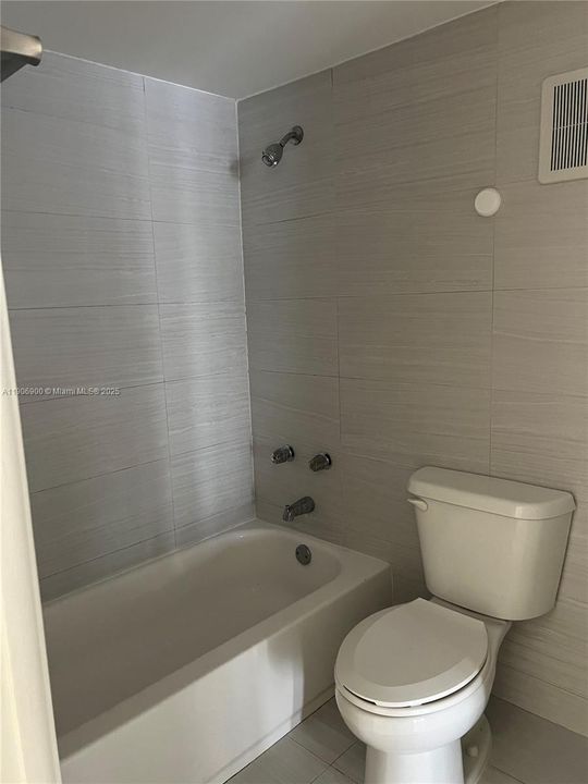 For Rent: $2,400 (2 beds, 2 baths, 1050 Square Feet)