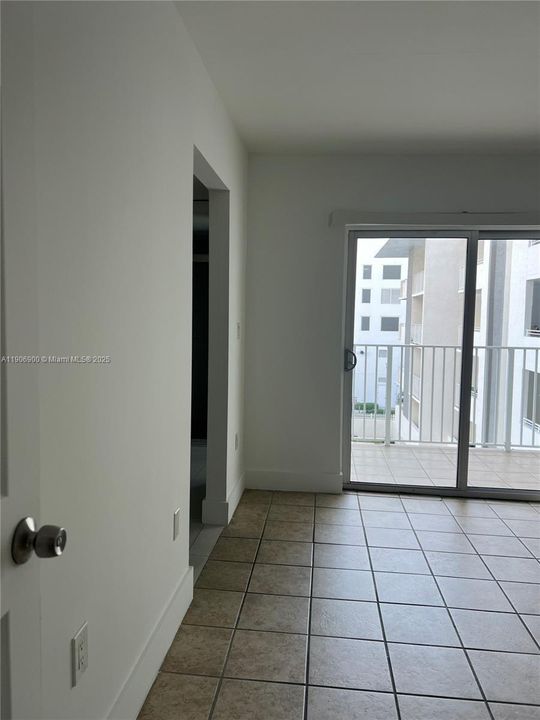 For Rent: $2,400 (2 beds, 2 baths, 1050 Square Feet)