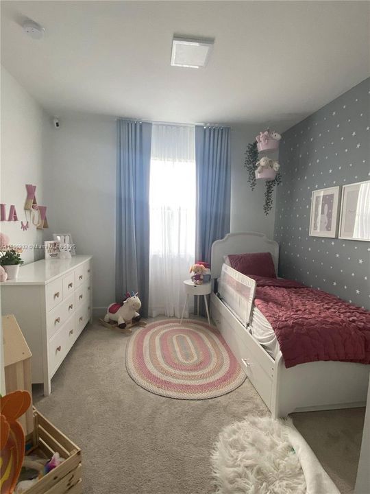 Под контрактом: $599,999 (3 спален, 2 ванн, 1692 Квадратных фут)