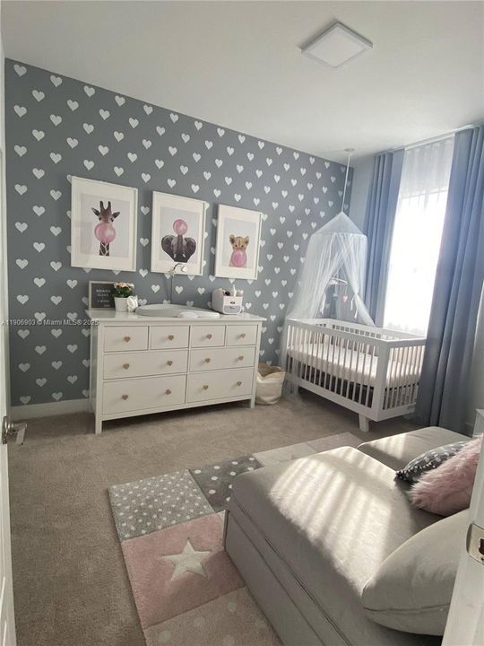 Под контрактом: $599,999 (3 спален, 2 ванн, 1692 Квадратных фут)