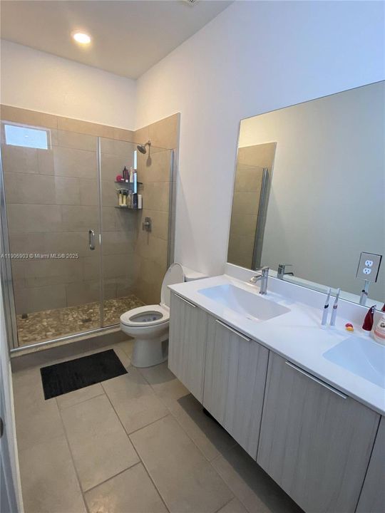 Под контрактом: $599,999 (3 спален, 2 ванн, 1692 Квадратных фут)