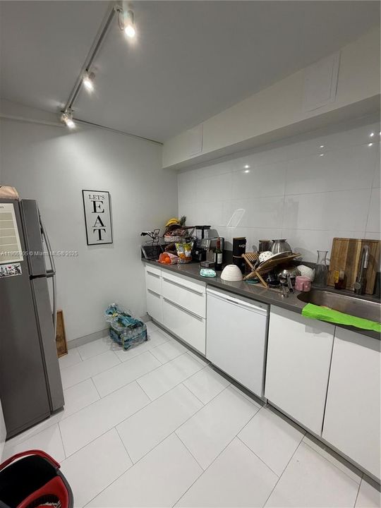 待售: $420,000 (2 贝兹, 2 浴室, 1357 平方英尺)