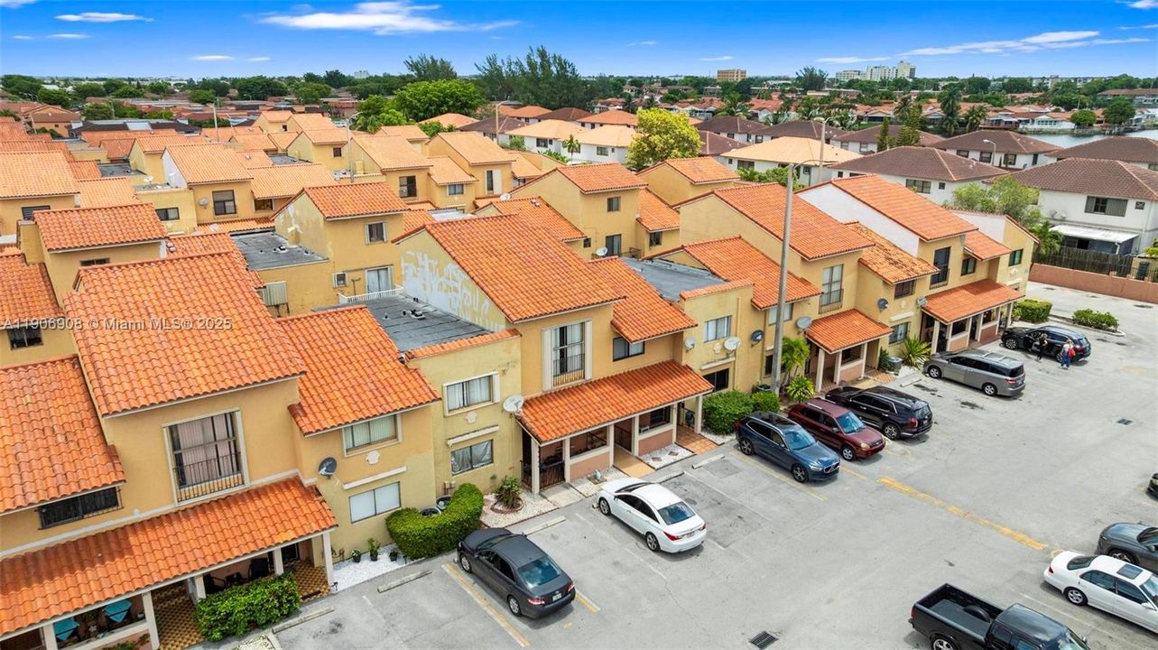 En Venta: $265,000 (2 camas, 2 baños, 755 Pies cuadrados)