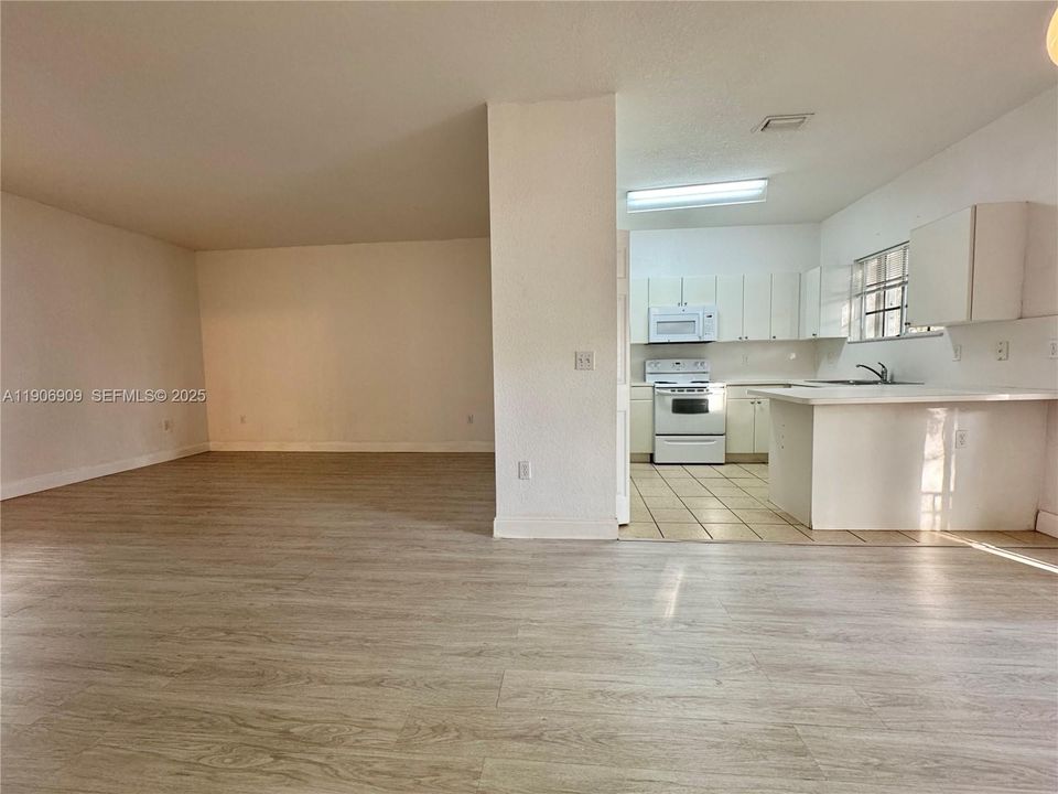 For Rent: $1,850 (2 beds, 2 baths, 1048 Square Feet)