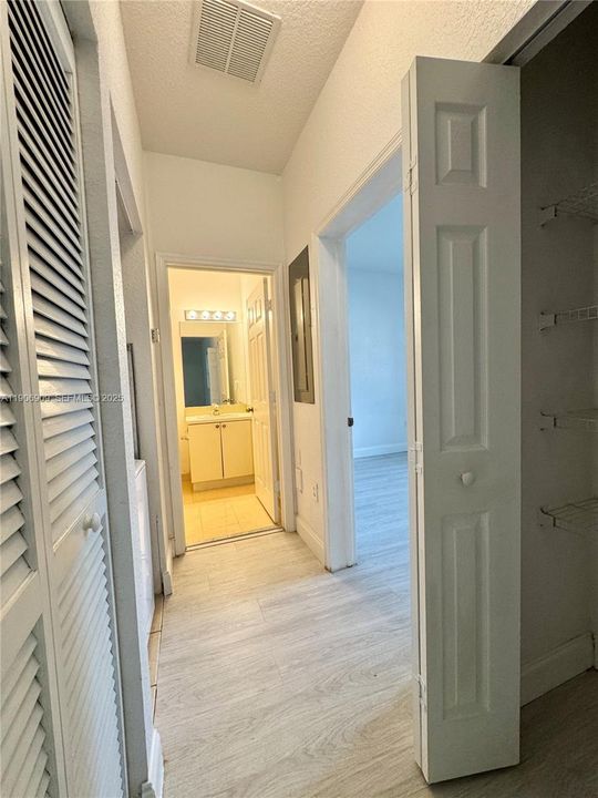 For Rent: $1,850 (2 beds, 2 baths, 1048 Square Feet)