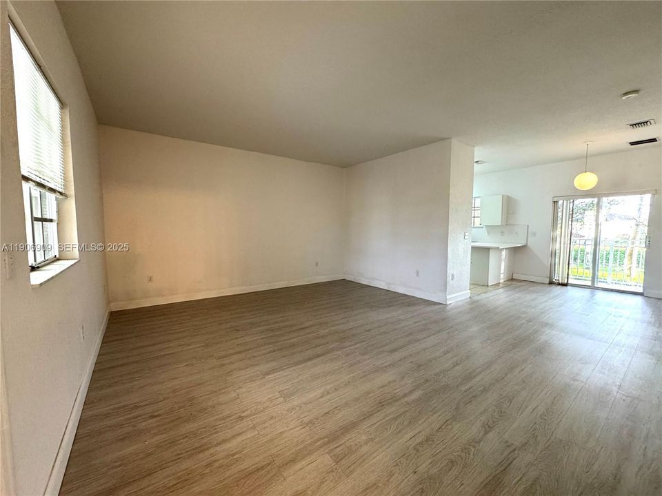 For Rent: $1,850 (2 beds, 2 baths, 1048 Square Feet)