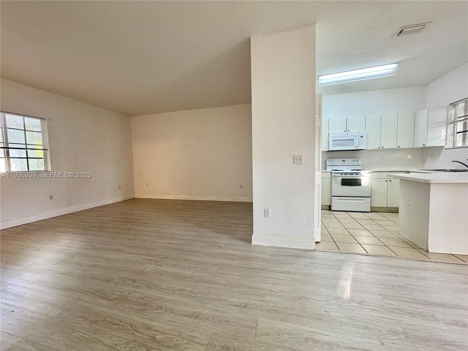 For Rent: $1,850 (2 beds, 2 baths, 1048 Square Feet)