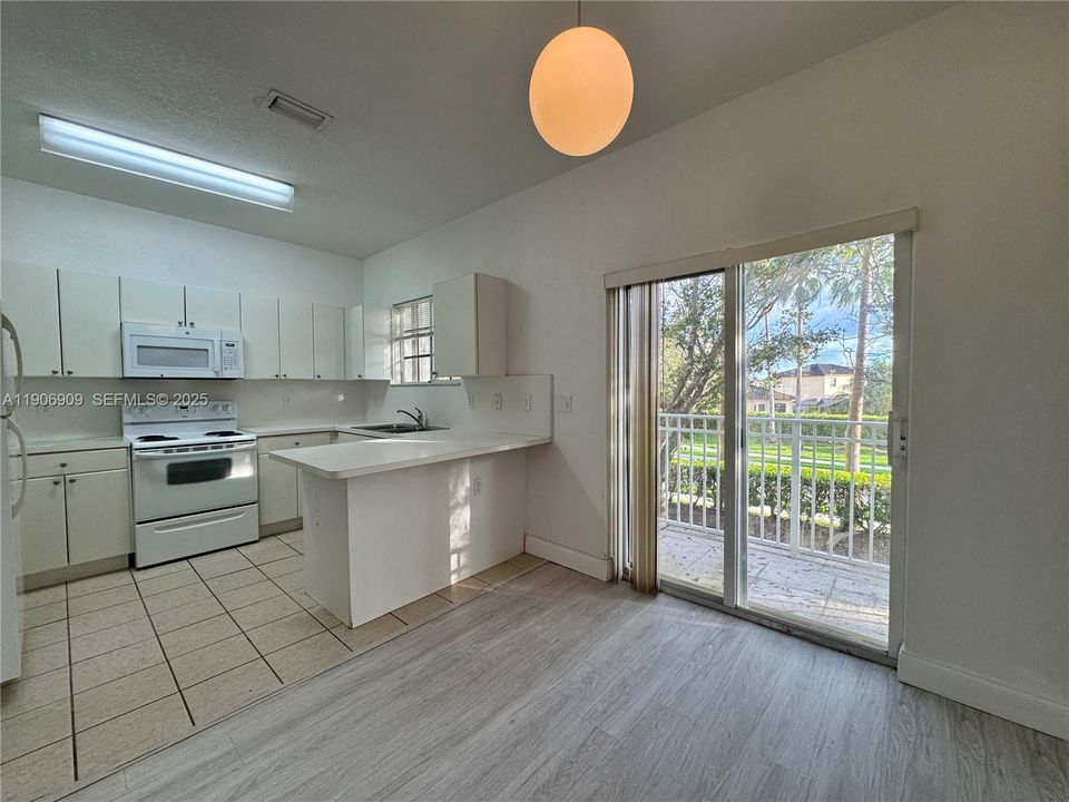 For Rent: $1,850 (2 beds, 2 baths, 1048 Square Feet)