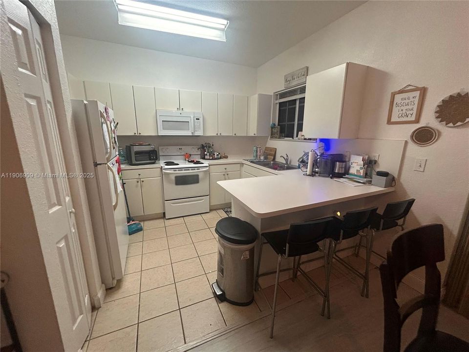 出租: $1,900 (2 贝兹, 2 浴室, 1048 平方英尺)