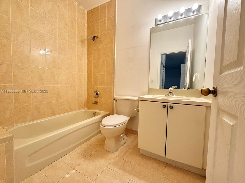 For Rent: $1,850 (2 beds, 2 baths, 1048 Square Feet)