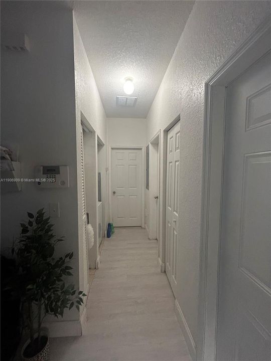 出租: $1,900 (2 贝兹, 2 浴室, 1048 平方英尺)