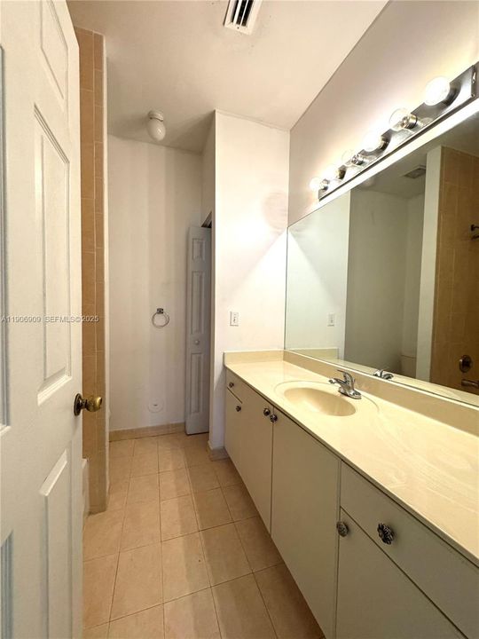 For Rent: $1,850 (2 beds, 2 baths, 1048 Square Feet)