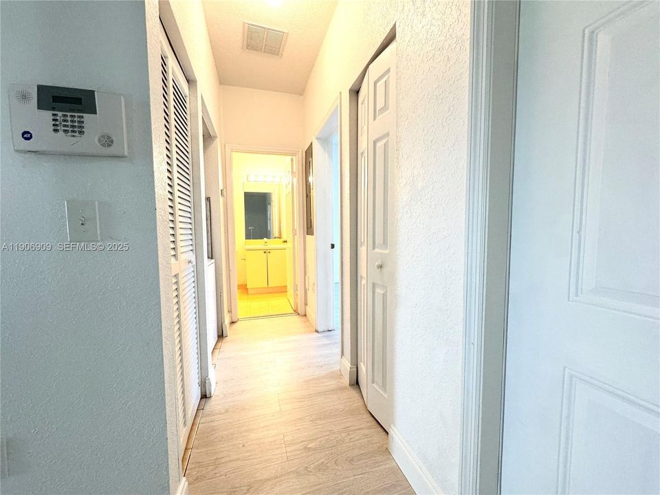 For Rent: $1,850 (2 beds, 2 baths, 1048 Square Feet)